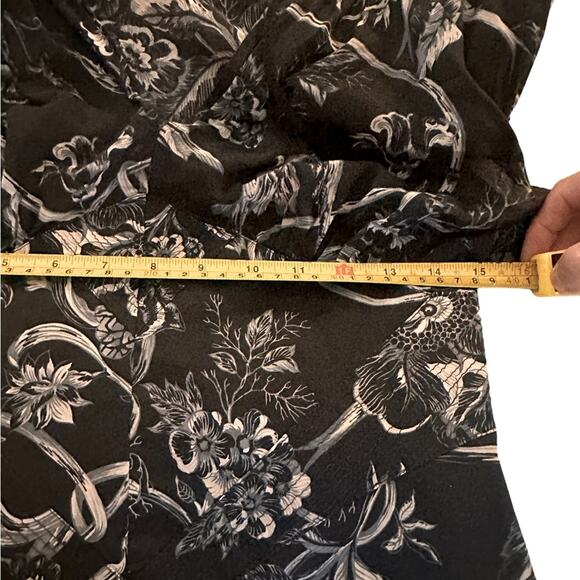 Karen Millen England Women's Ruffled Navy Floral V-Neck Blouse, 10 (US) - Picture 7 of 15